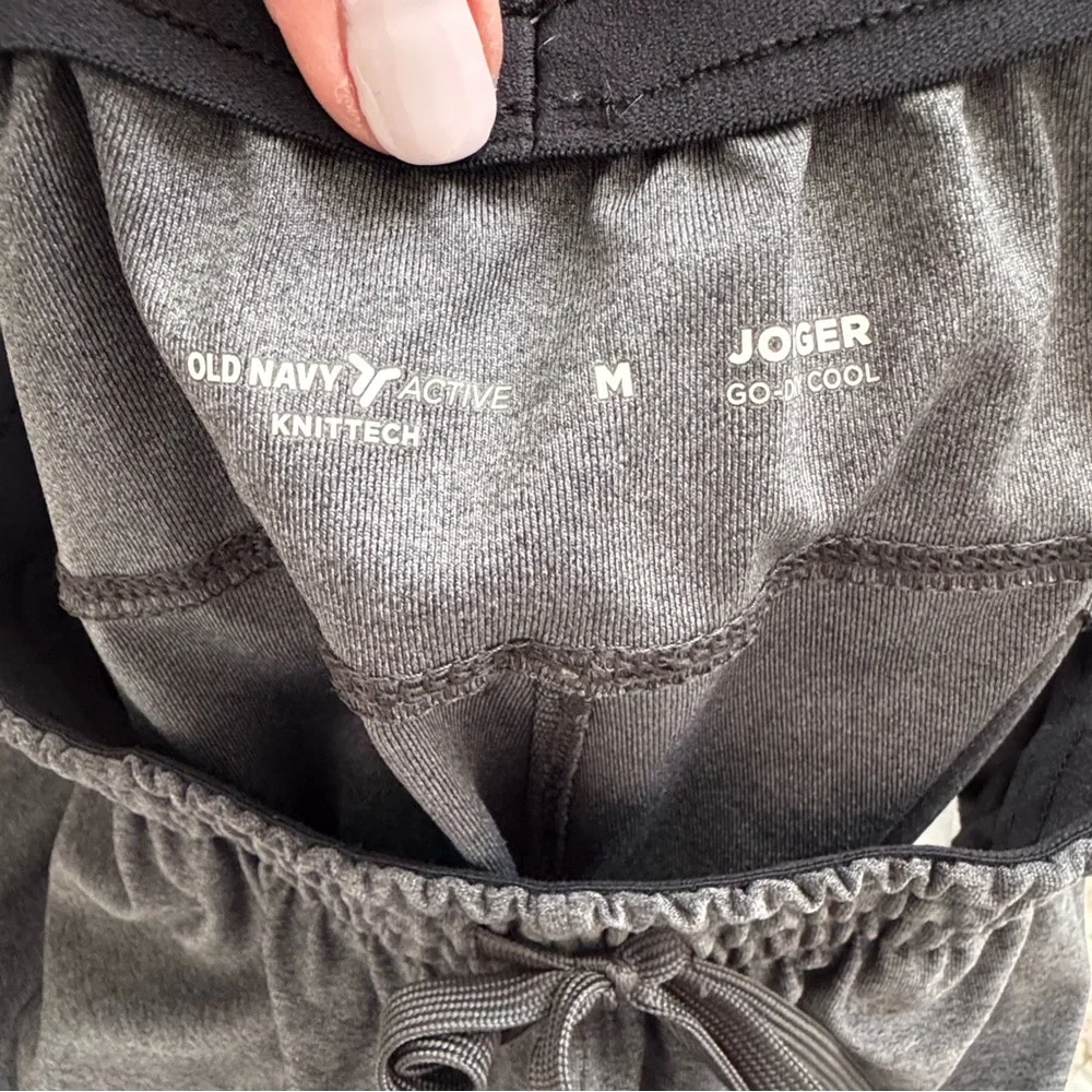 Men’s M Old Navy Active Sweatpants Joggers Bundle Gray Tapered Zip Pocket 2-Pack - Picture 7 of 14